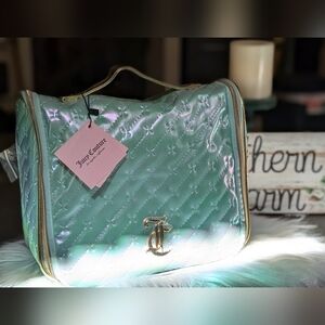 🆕 Gorgeous 😍 JC Quilted Logo Cosmetic Bag